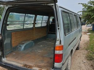 Toyota Van 2001 - Cần bán gấp chiếc Toyota Van 3 chỗ 850 kg 2001 giá chỉ 66 triệu, có thương lượng