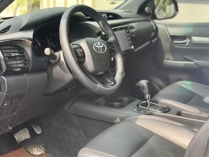Toyota Hilux   2.8L 4x4 AT 2020 - Bán Toyota Hilux 2.8L 4x4 AT đời 2020, màu trắng, xe nhập còn mới, giá 890tr