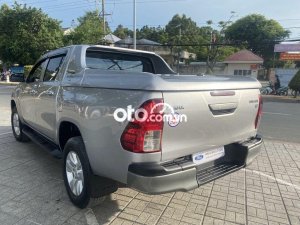 Toyota Hilux 2016 - Bán Toyota Hilux năm 2016, màu xám, nhập khẩu nguyên chiếc còn mới, giá 528tr