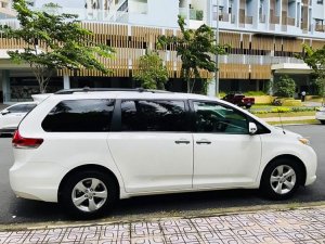 Toyota Sienna 2011 - Cần bán Toyota Sienna năm 2011, màu trắng, nhập khẩu nguyên chiếc, giá 980tr