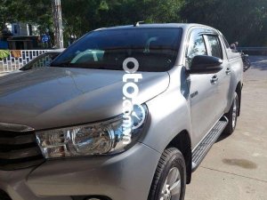 Toyota Hilux 2017 - Cần bán lại xe Toyota Hilux năm 2017, màu xám, nhập khẩu  