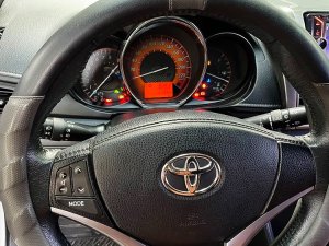Toyota Yaris   1.3G  2015 - Cần bán lại xe Toyota Yaris 1.3G sản xuất năm 2015, màu trắng, xe nhập  