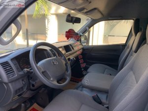 Toyota Hiace 2016 - Bán Toyota Hiace đời 2016, màu bạc, xe nhập còn mới