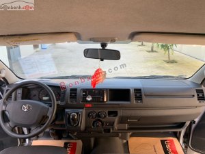 Toyota Hiace 2016 - Bán Toyota Hiace đời 2016, màu bạc, xe nhập còn mới