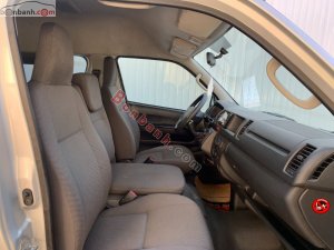 Toyota Hiace 2016 - Bán Toyota Hiace đời 2016, màu bạc, xe nhập còn mới