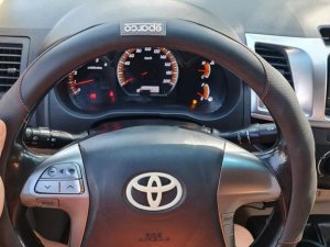 Toyota Hilux 2013 - Bán Toyota Hilux đời 2013, màu nâu, xe còn mới