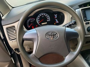 Toyota Innova   2.0E  2015 - Bán ô tô Toyota Innova 2.0E đời 2015, màu bạc