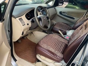 Toyota Innova   2.0E  2015 - Bán ô tô Toyota Innova 2.0E đời 2015, màu bạc