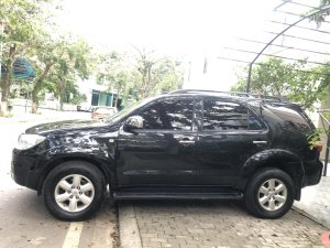 Toyota Fortuner 2009 - Cần bán gấp Toyota Fortuner năm 2009 xe gia đình giá 365tr