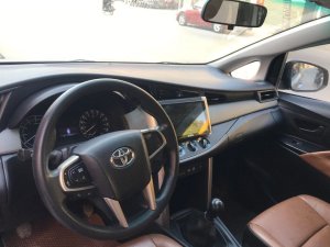 Toyota Innova   2017 - Cần bán lại xe Toyota Innova đời 2017, màu xám
