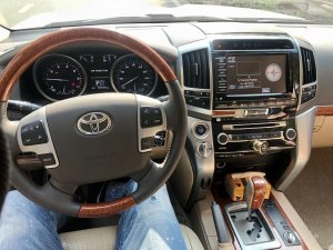 Toyota Land Cruiser 5.7 V8 2012 - Bán Toyota Land Cruiser 5.7 V8 trắng nội thất kem nguyên bản, năm sản xuất 2012