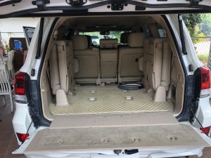 Toyota Land Cruiser 5.7 V8 2012 - Cần bán xe Toyota Land Cruiser 5.7 V8 trắng nội thất kem, năm 2012 full option