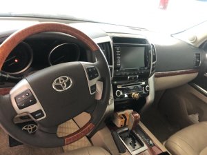 Toyota Land Cruiser 5.7 V8 2012 - Bán Toyota Land Cruiser 5.7 V8 trắng nội thất kem nguyên bản, năm sản xuất 2012