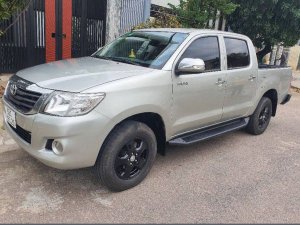 Toyota Hilux 2011 - Bán Toyota Hilux đời 2011, màu bạc, giá chỉ 368 triệu