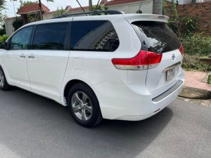 Toyota Sienna 2011 - Bán Toyota Sienna sản xuất 2011, màu trắng, giá chỉ 962 triệu