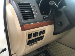 Toyota Land Cruiser 5.7 V8 2012 - Cần bán xe Toyota Land Cruiser 5.7 V8 trắng nội thất kem, năm 2012 full option