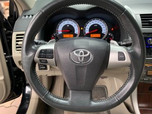 Toyota Corolla  2.0V 2013 - Cần bán xe Toyota Corolla Altis 2.0V đời 2013, màu đen