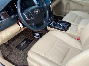 Toyota Camry 2018 - Bán gấp Toyota Camry 2.0E sx 2018 1 chủ từ mới, chạy 35.000km, lốp zin theo xe, giá sốc