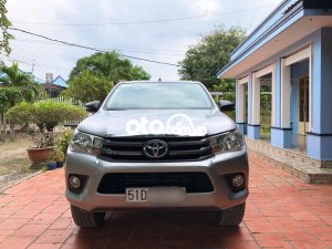 Toyota Hilux 2017 - Cần bán xe Toyota Hilux 2017, màu bạc, xe nhập, giá chỉ 520 triệu