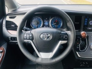 Toyota Sienna 2015 - Màu trắng, nội thất kem