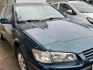 Toyota Camry MT 1998 - Bán Toyota Camry MT 1998, màu xanh lục