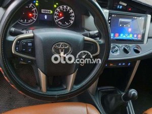 Toyota Innova 2018 - Bán xe Toyota Innova sản xuất năm 2018, màu nâu, giá 535tr