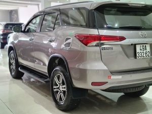 Toyota Fortuner MT 2020 - Bán Toyota Fortuner MT sản xuất 2020, màu bạc còn mới