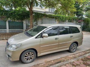 Toyota Innova 2.0E 2016 - Cần bán gấp Toyota Innova 2.0E năm 2016 biển Hà Nội