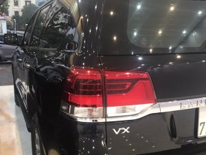 Cần bán Toyota Land Cruiser VX năm 2017, màu đen, xe chính chủ từ mới, xe đẹp giá tốt