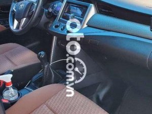 Toyota Innova 2.0E 2017 - Bán Toyota Innova 2.0E sản xuất 2017, màu bạc, giá 475tr