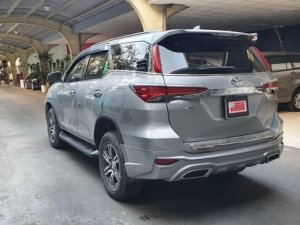 Toyota Venza 2017 - Bán ô tô Toyota Venza 2.7AWD AT năm 2017, màu bạc