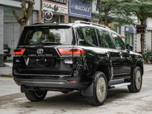 Toyota Land Cruiser 2022 - Màu đen, nhập khẩu nguyên chiếc