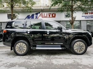 Toyota Land Cruiser 2022 - Màu đen, nhập khẩu nguyên chiếc