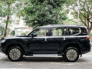 Toyota Land Cruiser 2022 - Màu đen, nhập khẩu nguyên chiếc