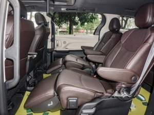 Toyota Sienna 2022 - Em Lộc MT Auto bán ô tô Toyota Sienna Platinum màu xám sản xuất 2022