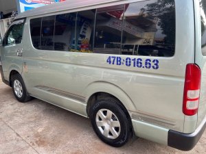 Toyota Hiace MT 2010 - Cần bán gấp Toyota Hiace MT năm 2010, màu xanh lam