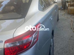 Toyota Vios  E MT 2017 - Cần bán lại xe Toyota Vios E MT năm 2017, màu bạc xe gia đình, 375 triệu