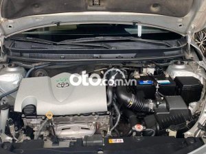 Toyota Vios  E MT 2017 - Cần bán lại xe Toyota Vios E MT năm 2017, màu bạc xe gia đình, 375 triệu