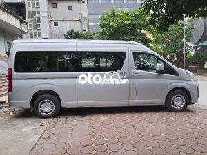 Toyota Hiace 2021 - Bán Toyota Hiace sản xuất 2021, màu bạc, nhập khẩu nguyên chiếc