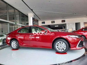 Toyota Camry 2022 - Cần bán Toyota Camry sản xuất 2022, màu đỏ, xe nhập