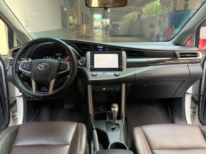 Toyota Innova 2020 - Bán Toyota Innova 2.0V sản xuất 2020, màu trắng, 910 triệu