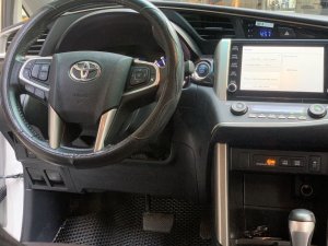 Toyota Innova 2020 - Bán xe Toyota Innova 2.0V năm 2020, màu trắng giá cạnh tranh