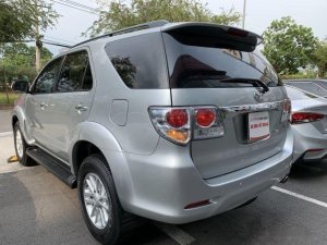 Toyota Fortuner 2012 - Bán xe Toyota Fortuner 2.7V 4x2AT, đời 2012, màu bạc, giá 550 triệu