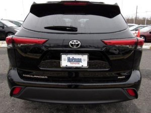 Toyota Highlander 2021 - Bán ô tô Toyota Highlander LE sản xuất năm 2021, màu đen, nhập khẩu