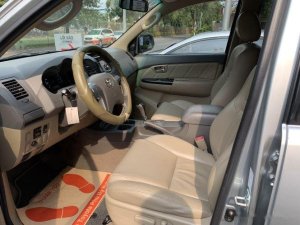 Toyota Fortuner 2012 - Bán xe Toyota Fortuner 2.7V 4x2AT, đời 2012, màu bạc, giá 550 triệu