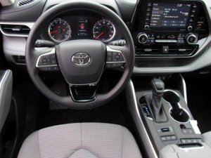 Toyota Highlander 2021 - Bán ô tô Toyota Highlander LE sản xuất năm 2021, màu đen, nhập khẩu