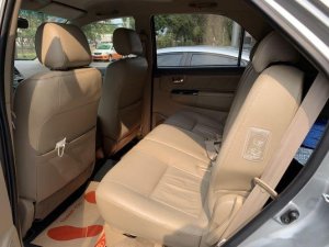 Toyota Fortuner 2012 - Bán xe Toyota Fortuner 2.7V 4x2AT, đời 2012, màu bạc, giá 550 triệu