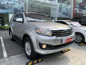 Toyota Fortuner 2012 - Bán xe Toyota Fortuner 2.7V 4x2AT, đời 2012, màu bạc, giá 550 triệu