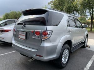 Toyota Fortuner 2012 - Bán xe Toyota Fortuner 2.7V 4x2AT, đời 2012, màu bạc, giá 550 triệu