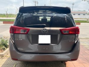 Toyota Innova 2018 - Bán Toyota Innova 2.0E năm 2018, màu nâu, giá tốt
